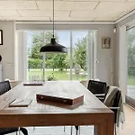 Stunning In With Wifi Hébergement de vacances Nysted